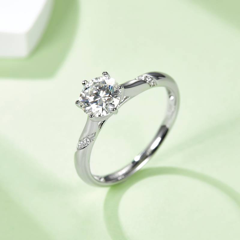 直臂微镶通灵款S925银镀白金MoissaniteWomen's Ring1ctD级